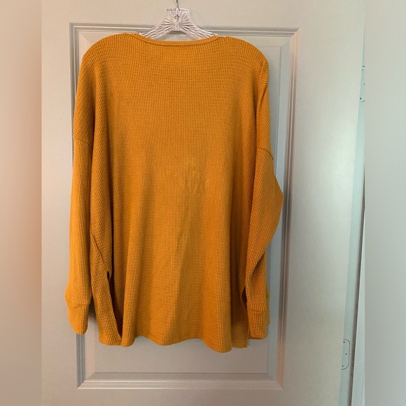 Gold waffle knit top - Picture 4 of 4